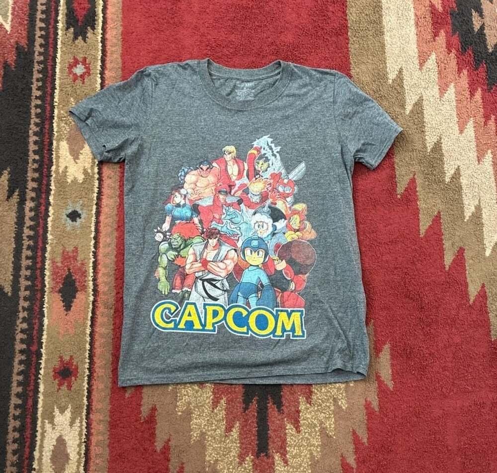 Capcom Mega Man Street Fighter T-Shirt Grey Size Small